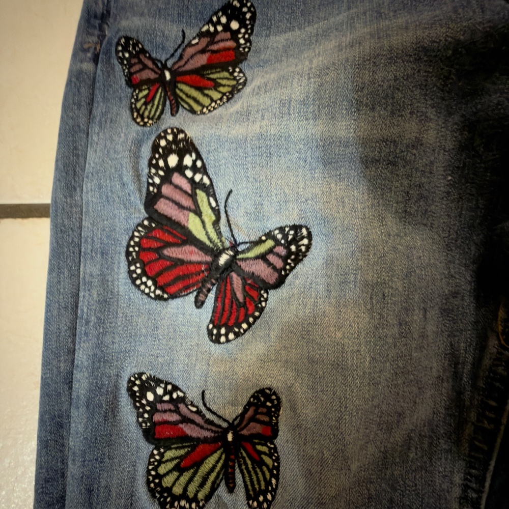 $139 Lucky Bridgette high rise slim straight jean w/butterfly embroidery 12/31 - Picture 6 of 16